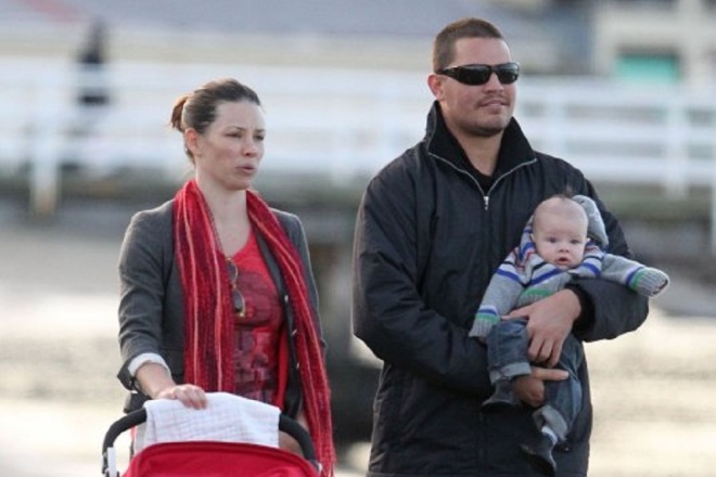 Evangeline Lilly and Norman Kali with their son