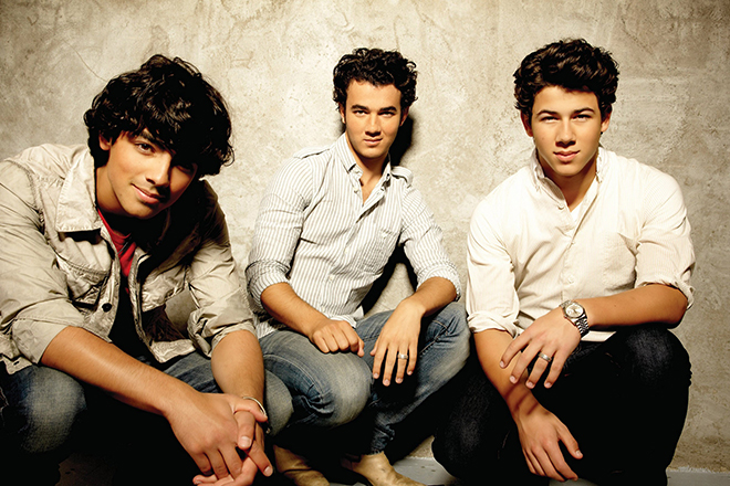 Joe Jonas and "Jonas Brothers" band