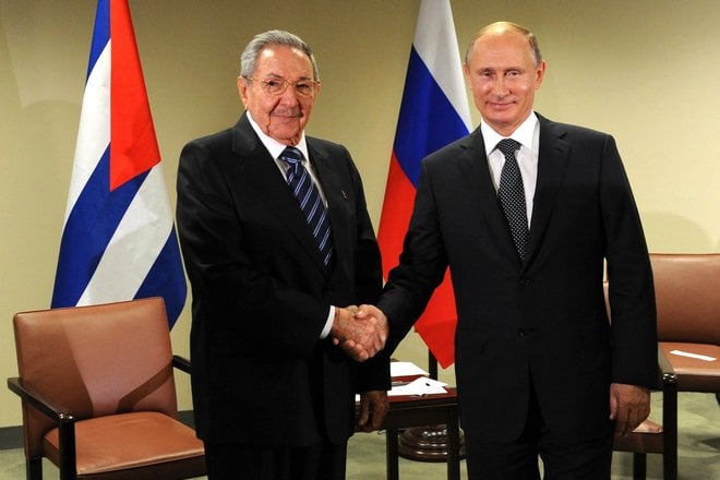 Raul Castro and Vladimir Putin