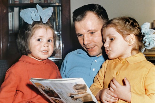 Yuri Gagarin with his daughters