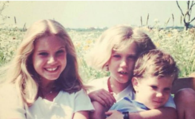 Lana Del Rey with her sister and brother