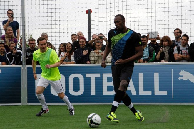 Usain Bolt loves football