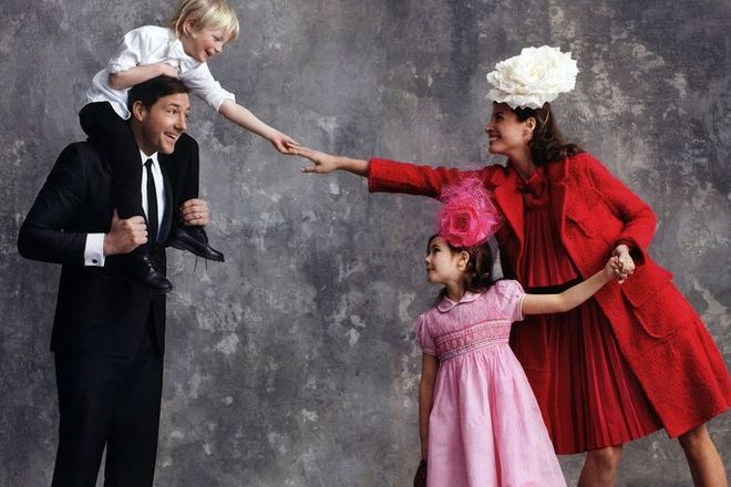 Edward Burns and Christy Turlington with their children