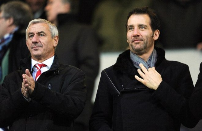 Clive Owen at the match of Liverpool