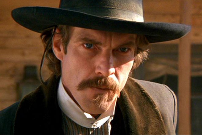Dennis Quaid in the movie Wyatt Earp