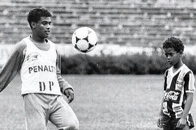 Ronaldinho and his elder brother Roberto