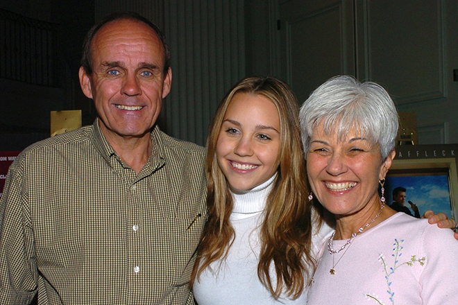 Amanda Bynes with her parents