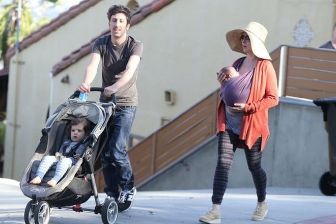 Jocelyn Towne and Simon Helberg with their kids
