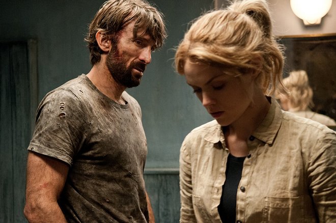 Sharlto Copley and Erin Richards in the movie Open Grave