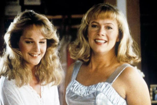 Helen Hunt and Kathleen Turner in the movie Peggy Sue Got Married