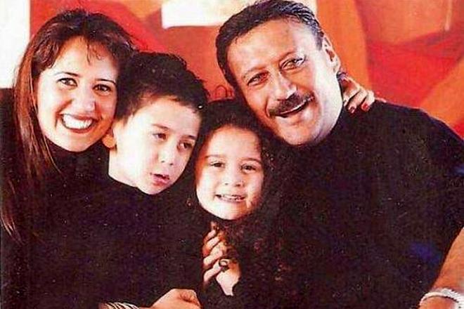Tiger Shroff with his parents and sister