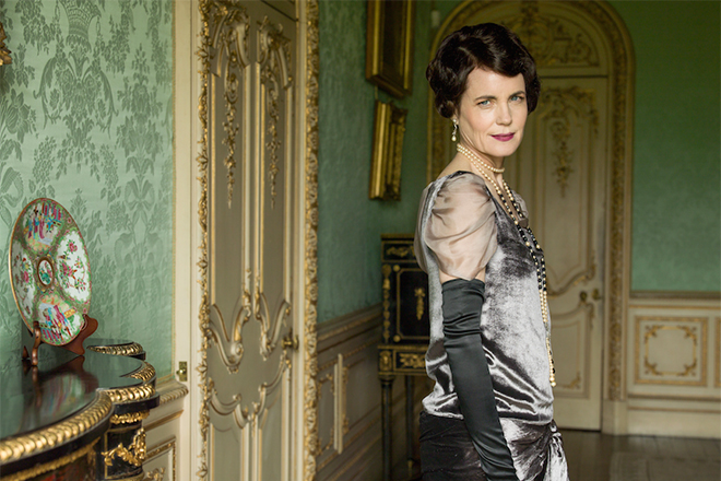 Elizabeth Lee McGovern in the television series Downton Abbey.