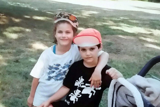Alexandra Daddario and Matthew Daddario in childhood