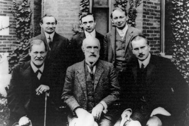 Abraham Brill, Ernest Jones, Sándor Ferenczi (standing), Sigmund Freud, Granville Stanley Hall, Carl Gustav Jung (sitting)