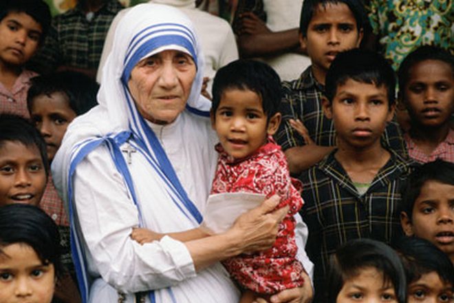 Mother Teresa and children