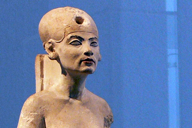 The statue of Nefertiti