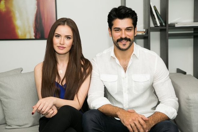 Burak Özçivit with his wife