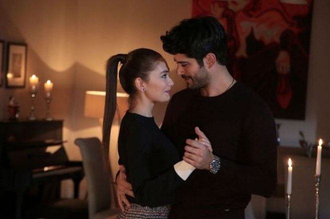 Neslihan Atagül and Burak Özçivit in the series Kara Sevda