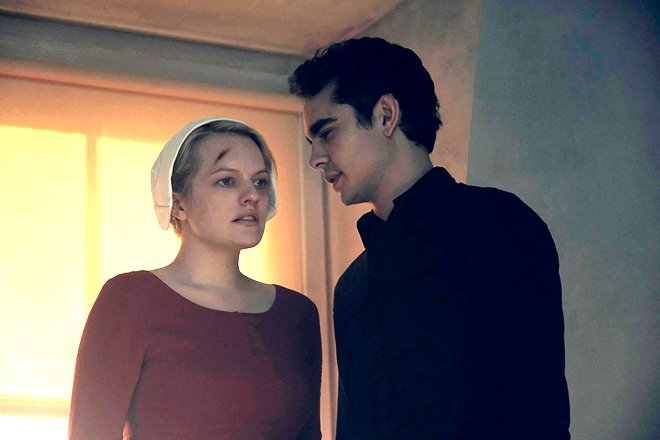 Max Minghella and Elisabeth Moss in the series The Handmaid’s Tale