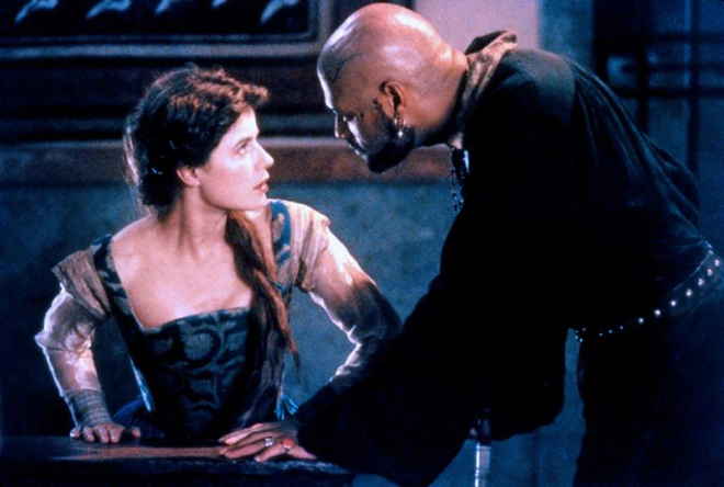 Irène Jacob and Laurence Fishburne in the movie Othello