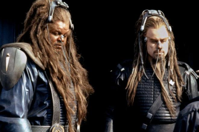 Forest Whitaker and John Travolta in the movie Battlefield Earth