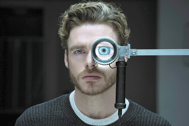 Richard Madden in the series Oasis