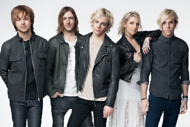 Ross Lynch in the band R5