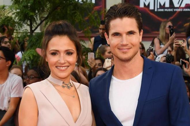 Robbie Amell and his wife, Italia Ricci