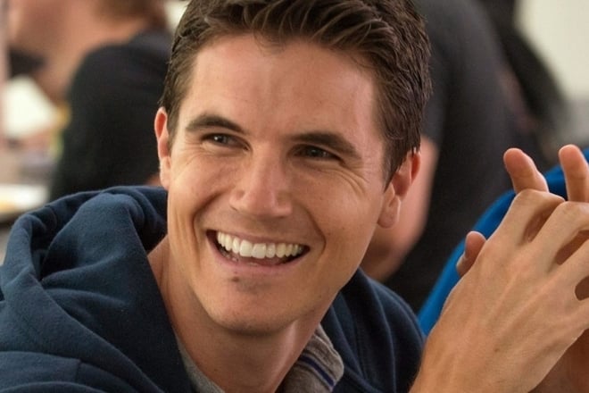 Robbie Amell in 2018