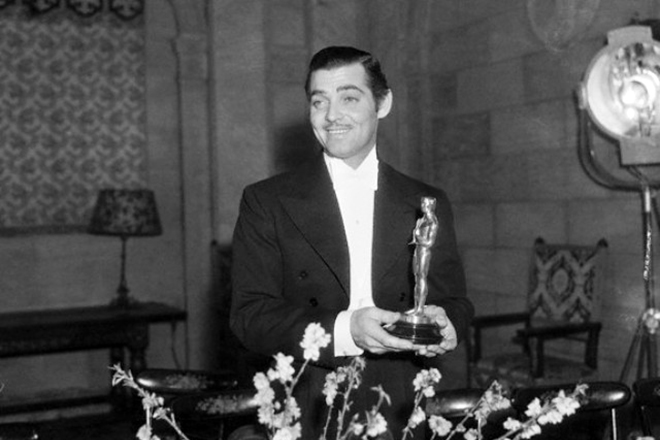 Clark Gable with the Oscar statuette