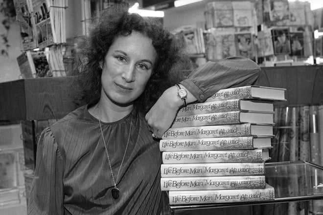 Margaret Atwood with her books