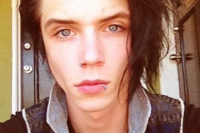 Young Andy Biersack without makeup