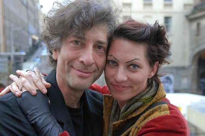 Neil Gaiman with his wife