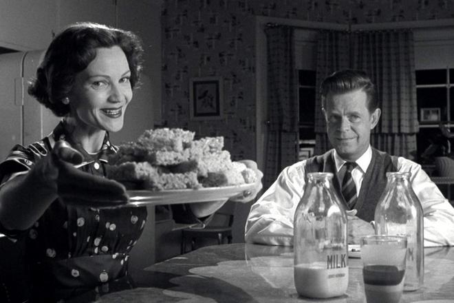 Joan Allen and William Macy in the picture Pleasantville