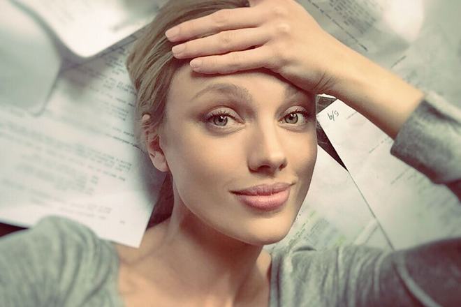 Bar Paly without make-up