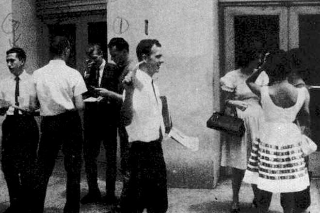 Lee Harvey Oswald handing out leaflets on the streets of New Orleans