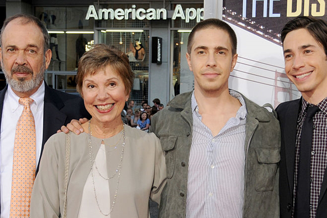 Justin Long with his parents and brother