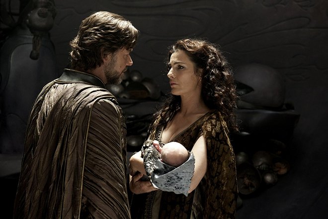 Russell Crowe and Ayelet Zurer in the movie Man of Steel