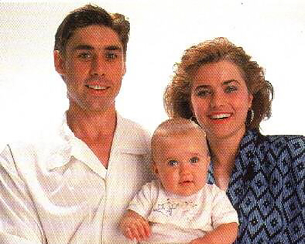 Lucy Lawless with her first husband Garth Lawless and the daughter Daisy