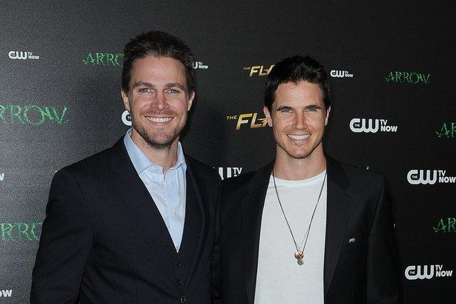Stephen Amell with his cousin Robbie Amell