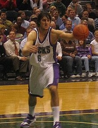 Bogut with the Bucks in 2005
