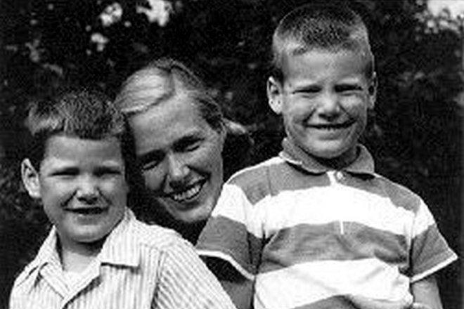 Christopher Reeve (left) as a child with his mother and brother