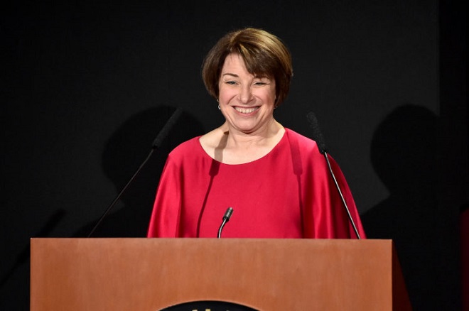 Amy Klobuchar speaks at the 2018 DGA Honors Show