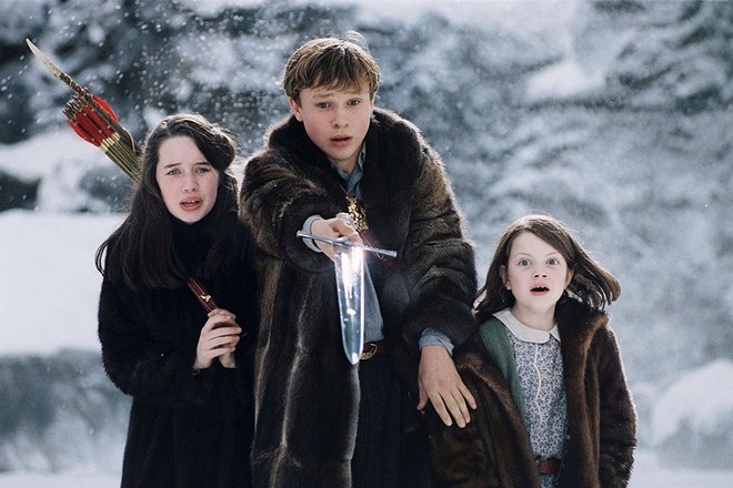 Anna Popplewell, William Moseley and Georgie Henley in the movie The Chronicles of Narnia: The Lion, the Witch and the Wardrobe