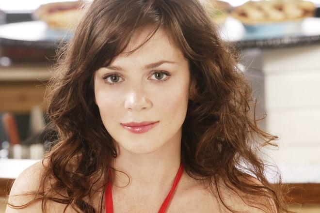 Young Anna Friel