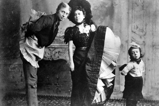 Buster Keaton as a child with his parents