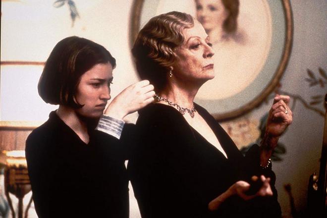 Kelly Macdonald and Maggie Smith in the movie Gosford Park
