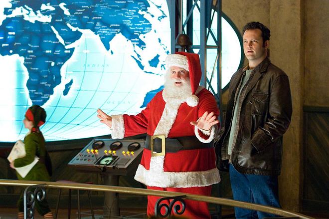 Paul Giamatti and Vince Vaughn in the movie Fred Claus