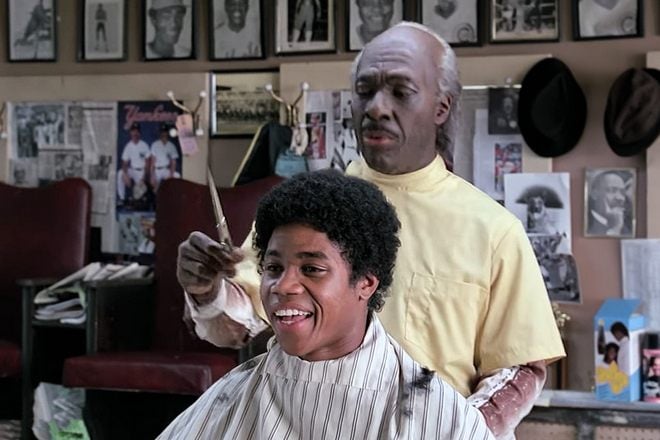 Cuba Gooding Jr. and Eddie Murphy shoot in the movie Coming to America