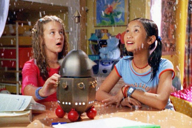Hallee Hirsh and Brenda Song in the movie The Ultimate Christmas Present